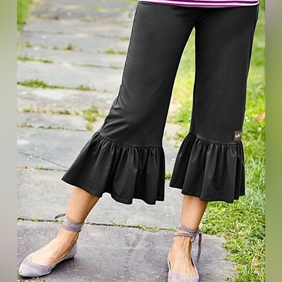 Matilda Jane Pants - Matilda Jane Black Ruffle-Hem Knit Pants